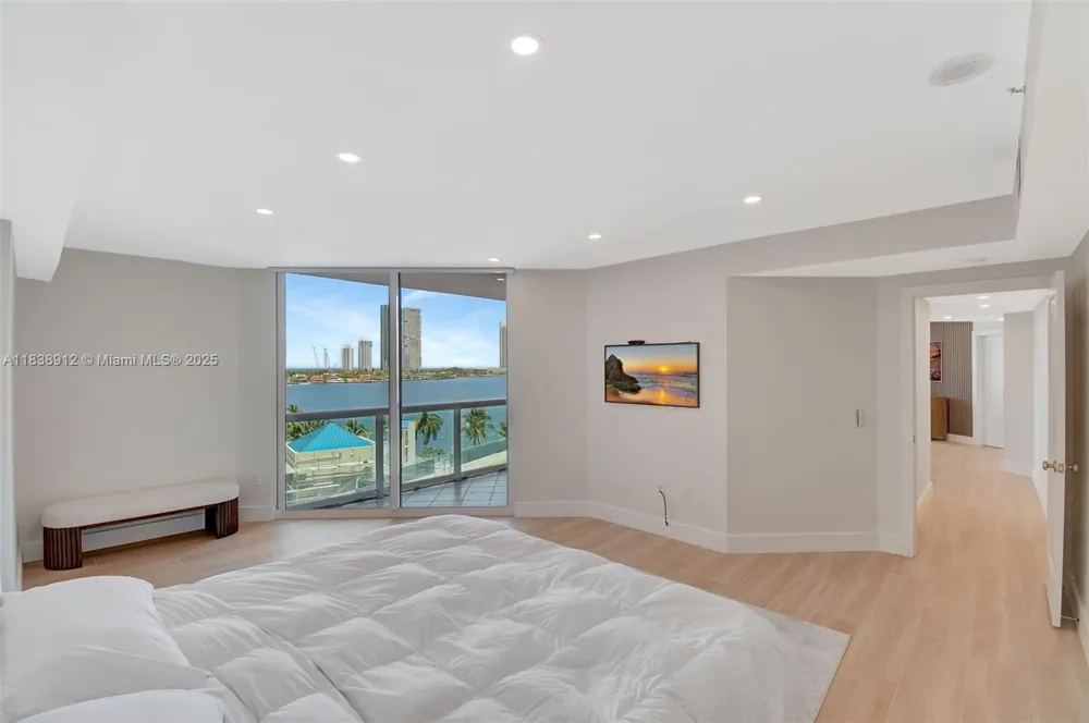 3370 Hidden Bay Dr #812 Aventura, FL 33180