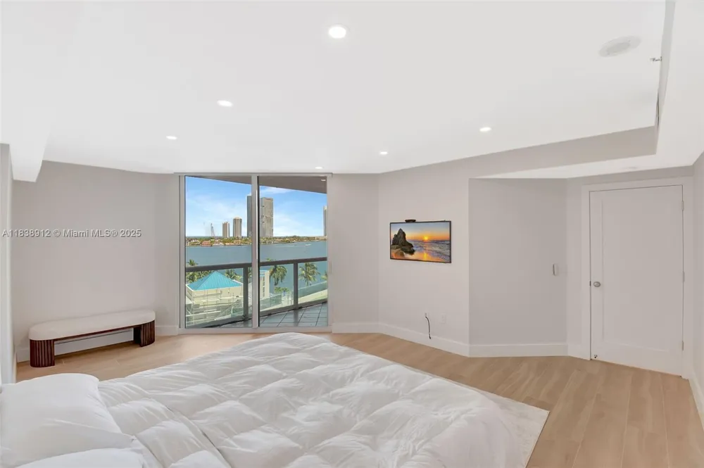 3370 Hidden Bay Dr #812 Aventura, FL 33180