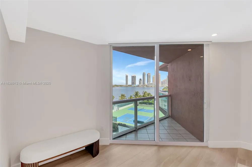 3370 Hidden Bay Dr #812 Aventura, FL 33180