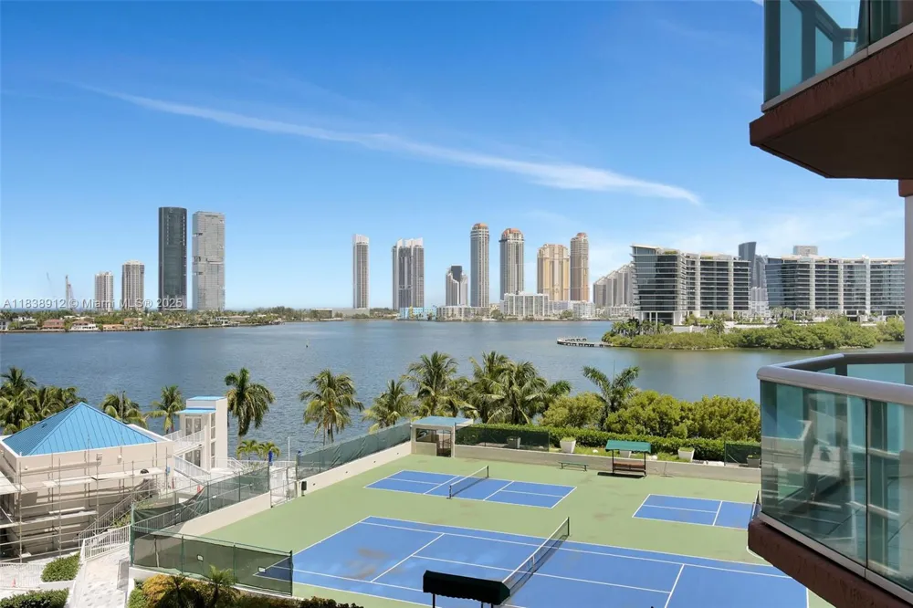 3370 Hidden Bay Dr #812 Aventura, FL 33180