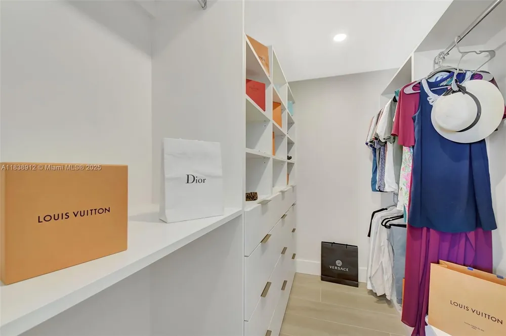 3370 Hidden Bay Dr #812 Aventura, FL 33180