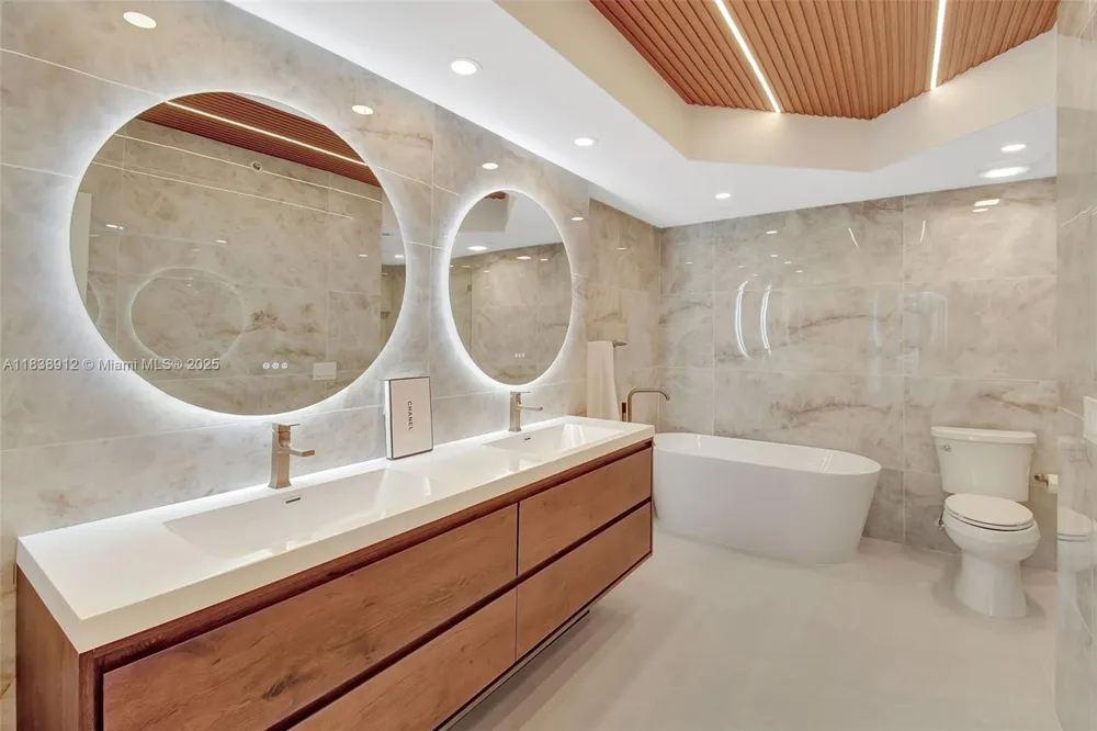3370 Hidden Bay Dr #812 Aventura, FL 33180