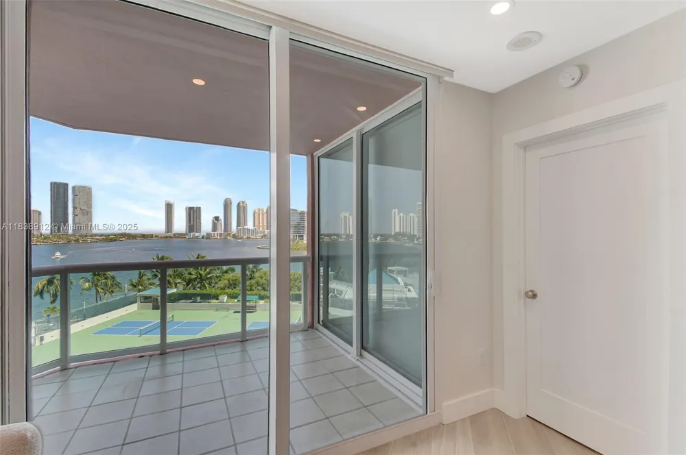 3370 Hidden Bay Dr #812 Aventura, FL 33180