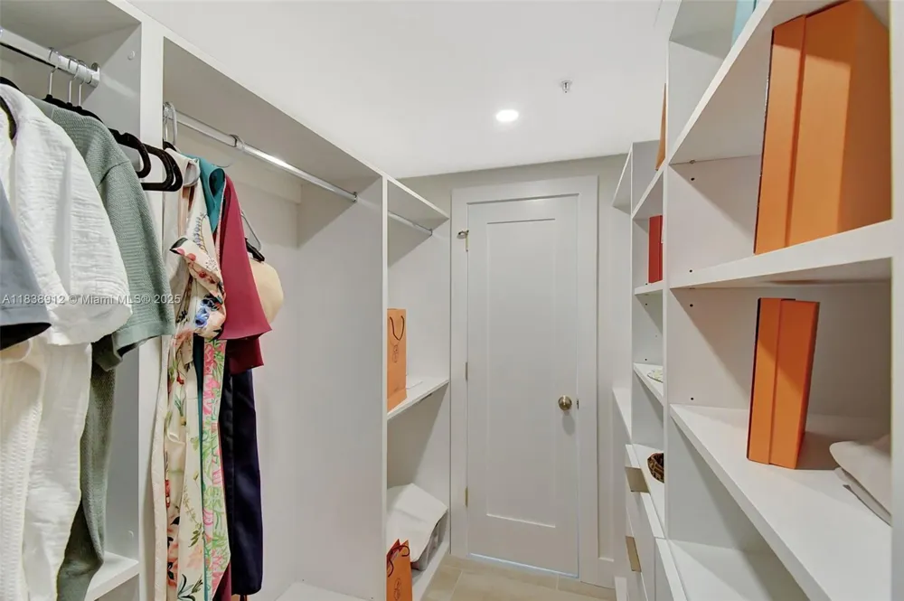 3370 Hidden Bay Dr #812 Aventura, FL 33180