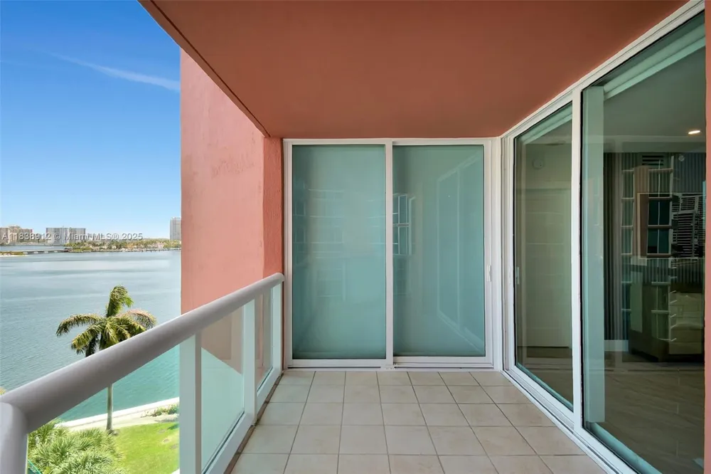 3370 Hidden Bay Dr #812 Aventura, FL 33180
