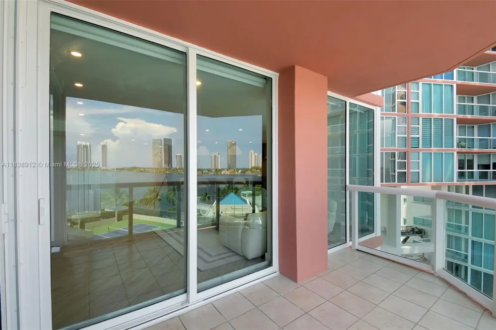 3370 Hidden Bay Dr #812 Aventura, FL 33180