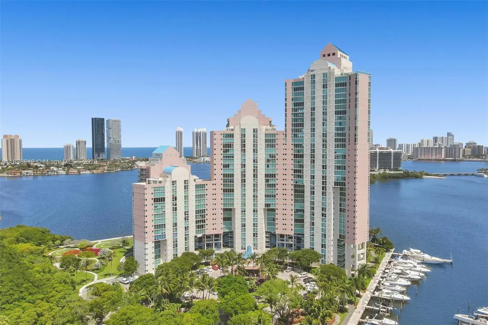 3370 Hidden Bay Dr #812 Aventura, FL 33180