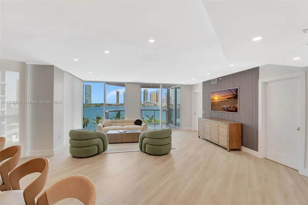 3370 Hidden Bay Dr #812 Aventura, FL 33180