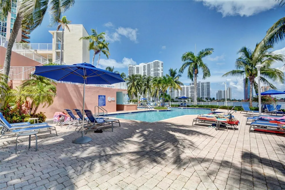 3370 Hidden Bay Dr #812 Aventura, FL 33180