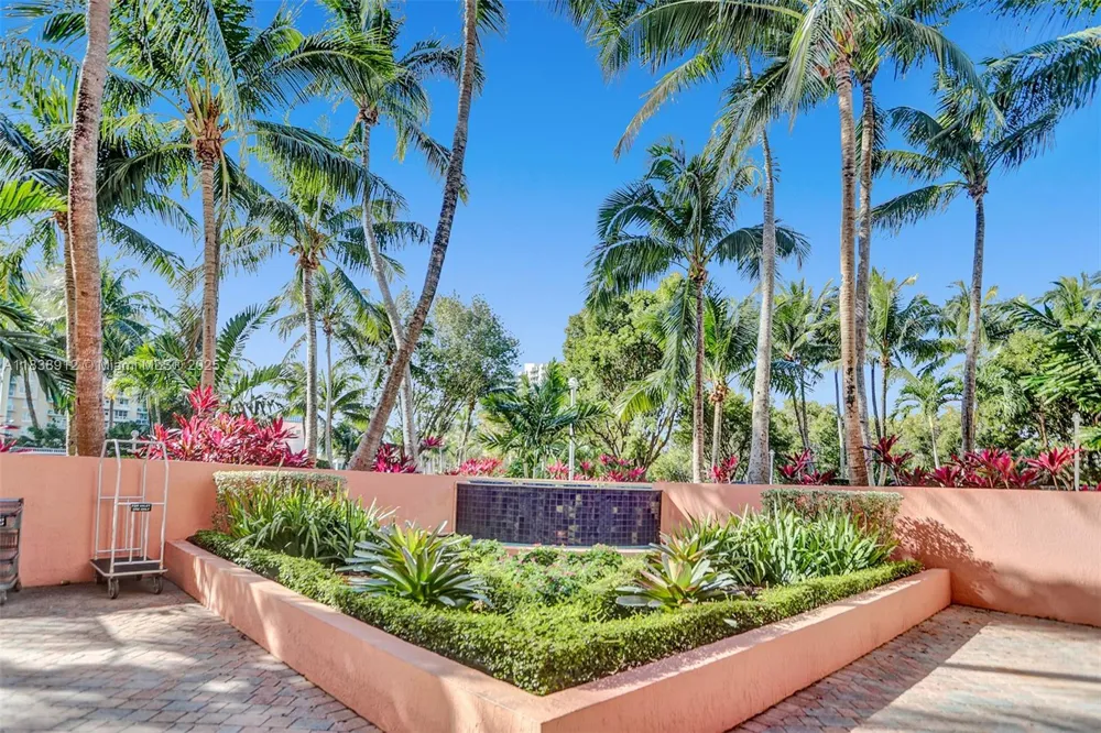 3370 Hidden Bay Dr #812 Aventura, FL 33180