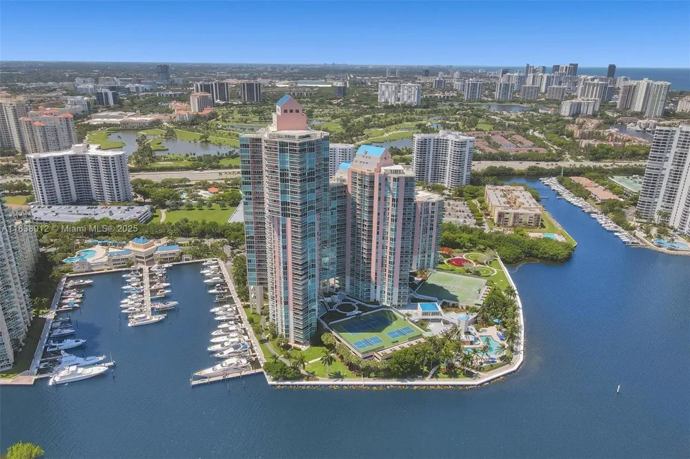 3370 Hidden Bay Dr #812 Aventura, FL 33180