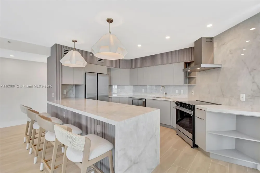 3370 Hidden Bay Dr #812 Aventura, FL 33180
