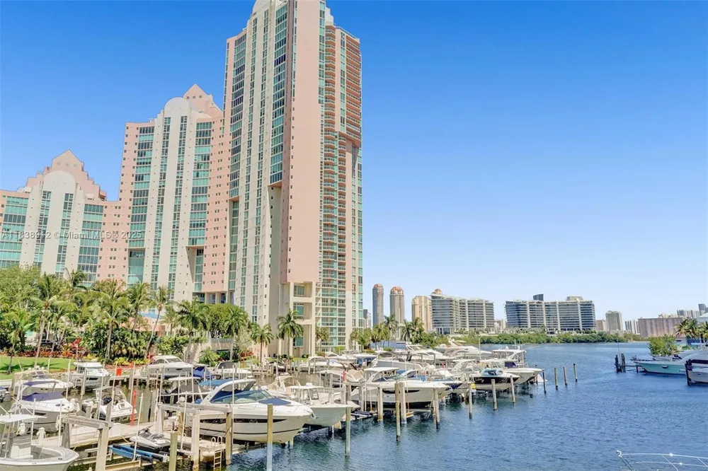 3370 Hidden Bay Dr #812 Aventura, FL 33180