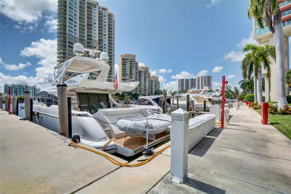 3370 Hidden Bay Dr #812 Aventura, FL 33180