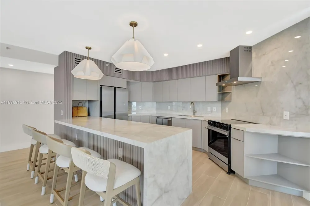 3370 Hidden Bay Dr #812 Aventura, FL 33180