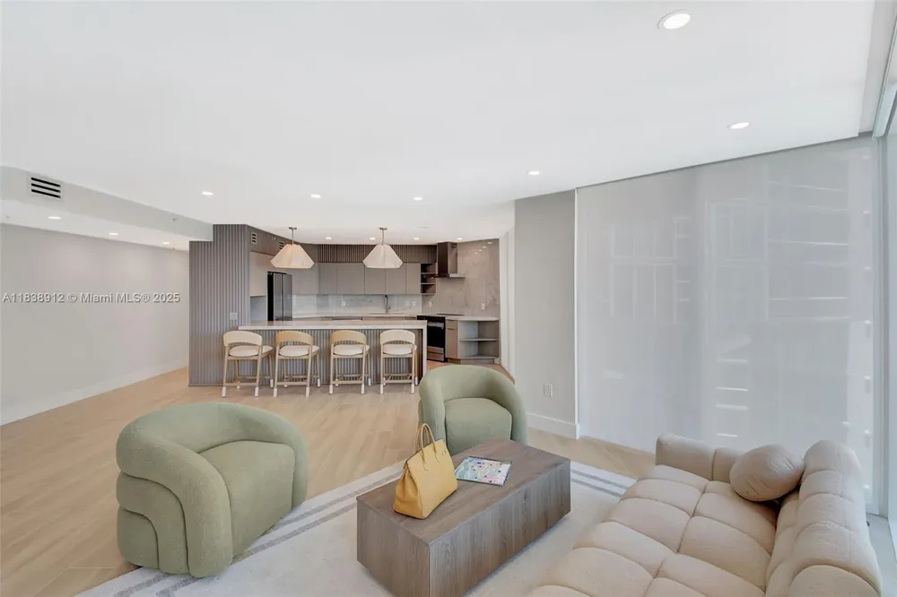 3370 Hidden Bay Dr #812 Aventura, FL 33180
