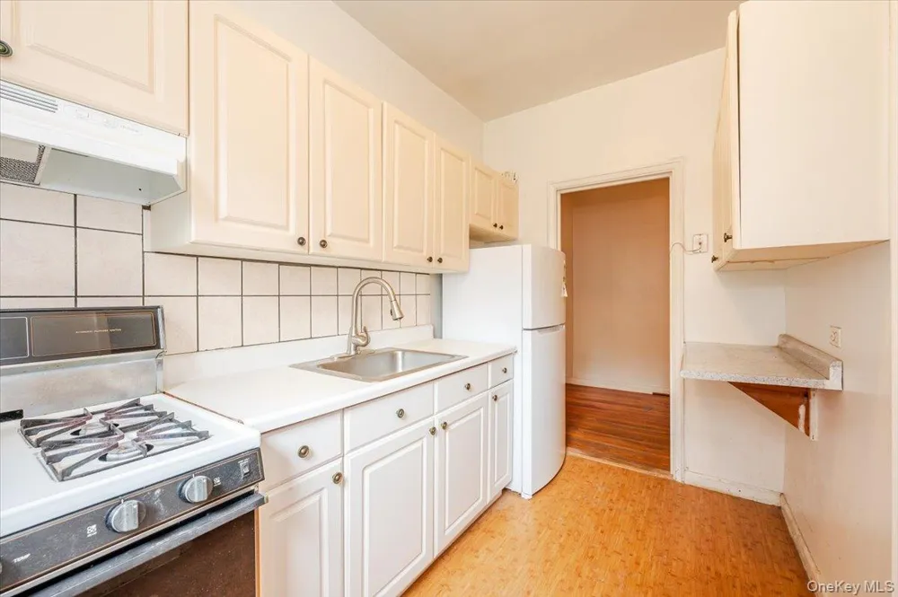 758 Brady Avenue #214 Bronx, NY 10462