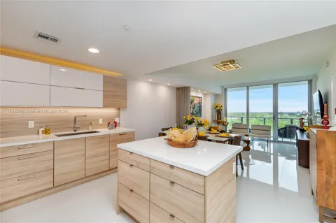 16385 Biscayne Blvd #1503 +2Parking