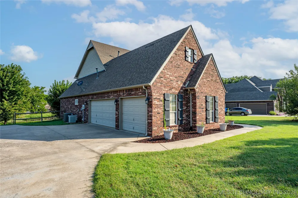 706 S Tallchief Avenue Skiatook, OK 74070