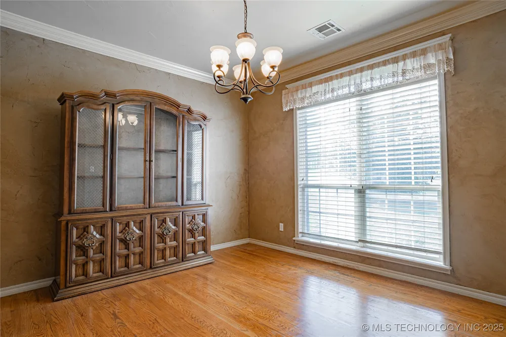 706 S Tallchief Avenue Skiatook, OK 74070