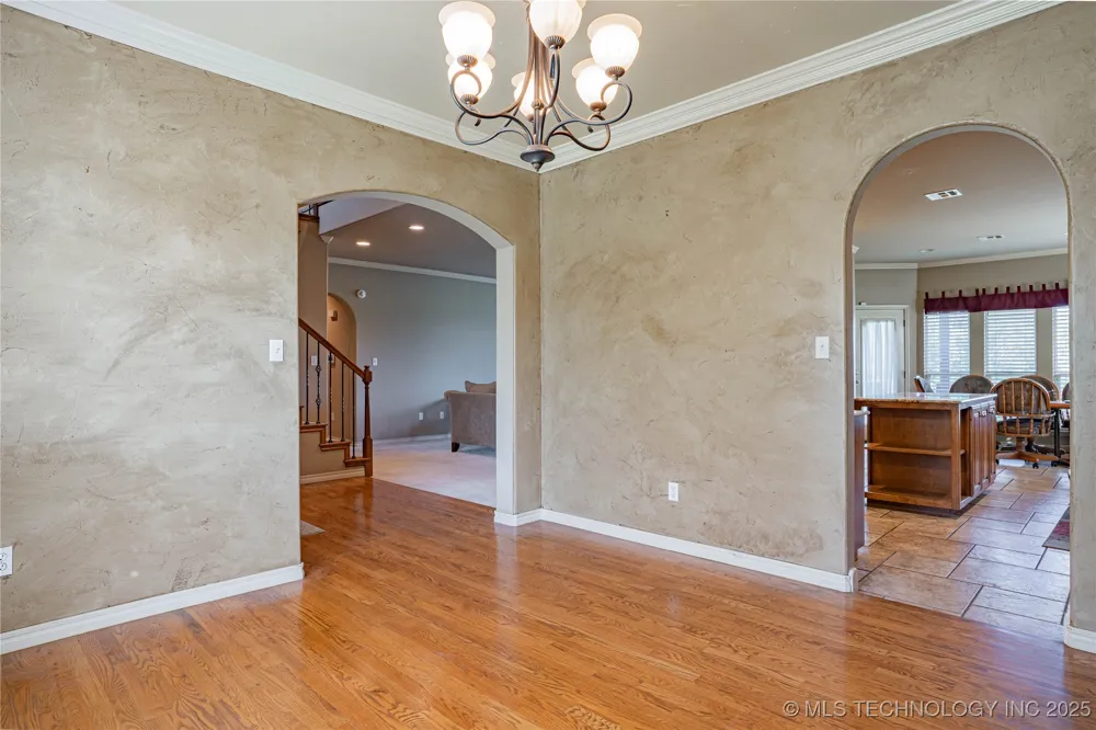706 S Tallchief Avenue Skiatook, OK 74070