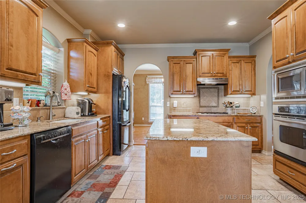 706 S Tallchief Avenue Skiatook, OK 74070