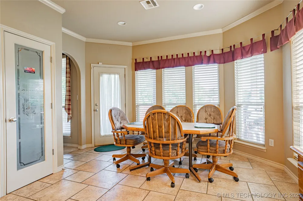 706 S Tallchief Avenue Skiatook, OK 74070