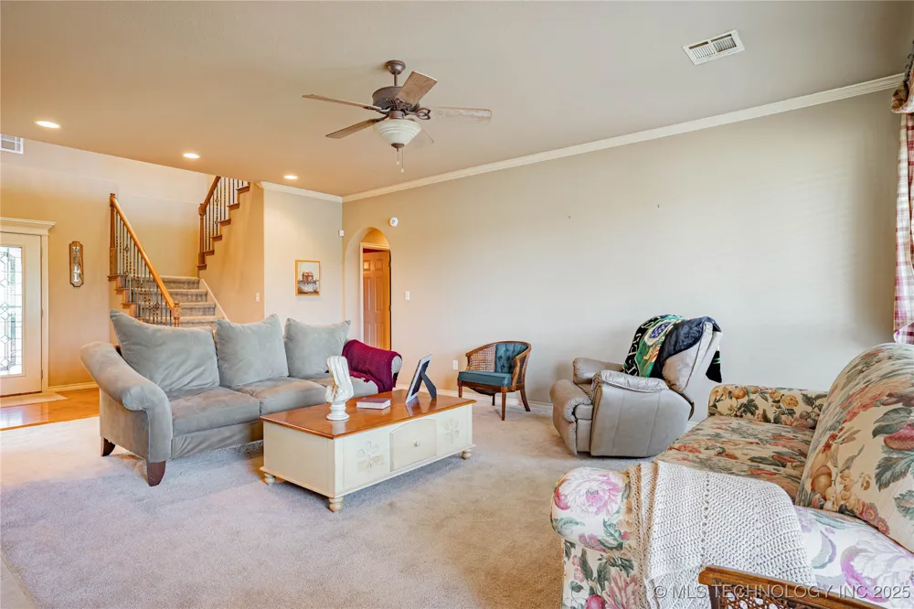 706 S Tallchief Avenue Skiatook, OK 74070