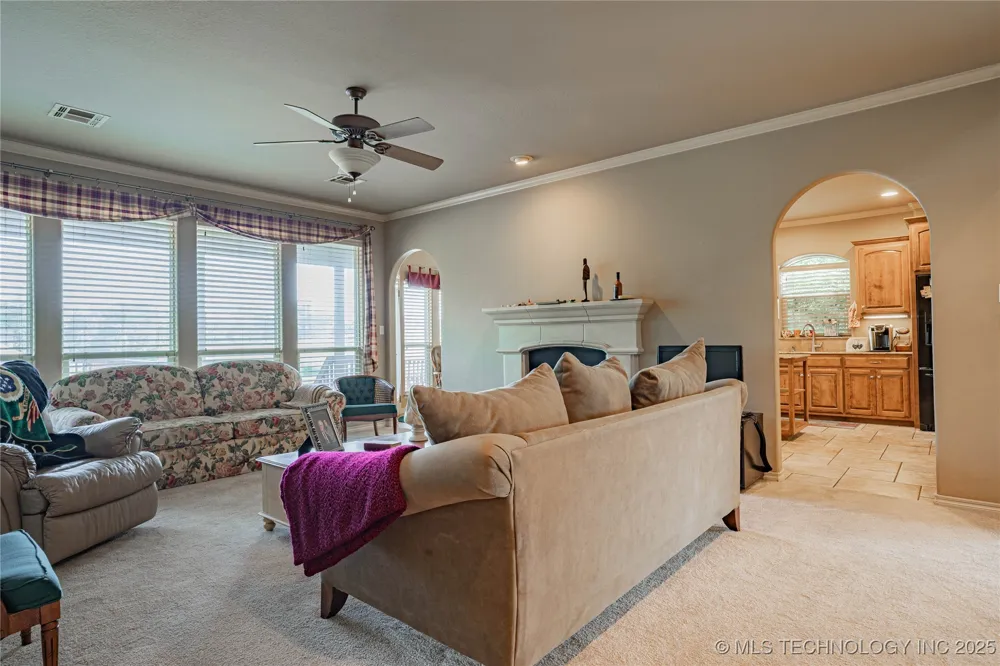 706 S Tallchief Avenue Skiatook, OK 74070