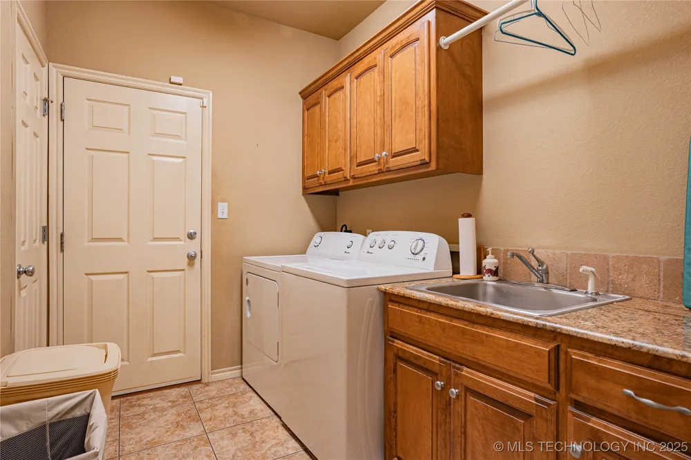 706 S Tallchief Avenue Skiatook, OK 74070