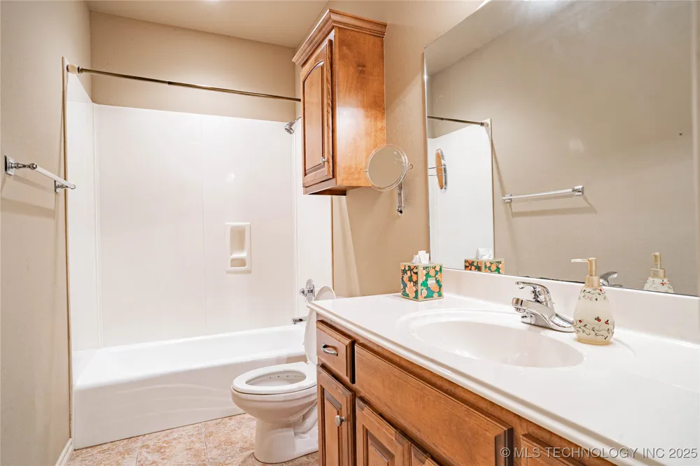 706 S Tallchief Avenue Skiatook, OK 74070