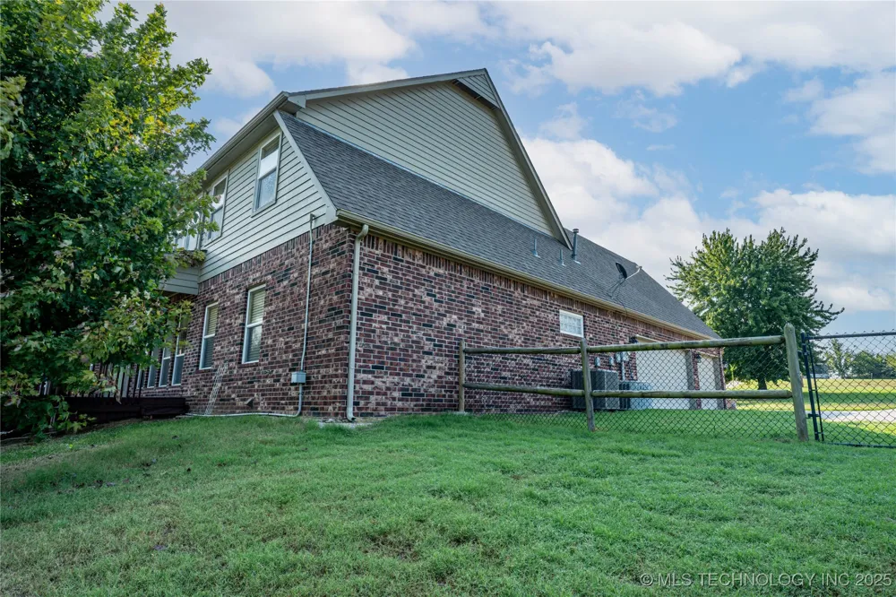 706 S Tallchief Avenue Skiatook, OK 74070
