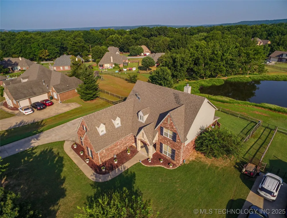 706 S Tallchief Avenue Skiatook, OK 74070