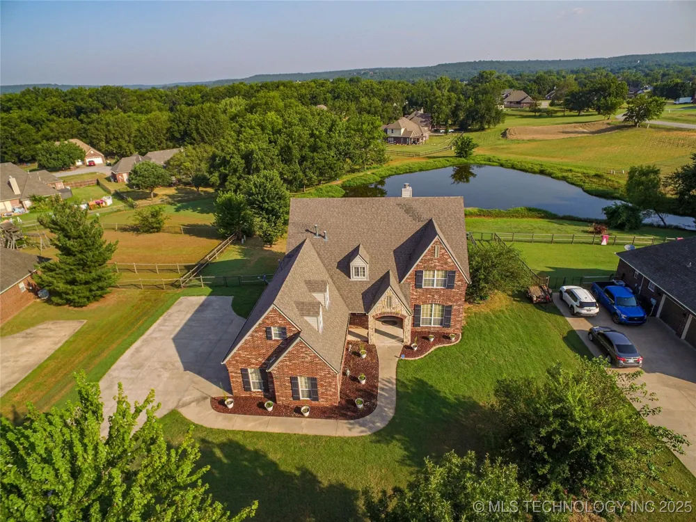 706 S Tallchief Avenue Skiatook, OK 74070
