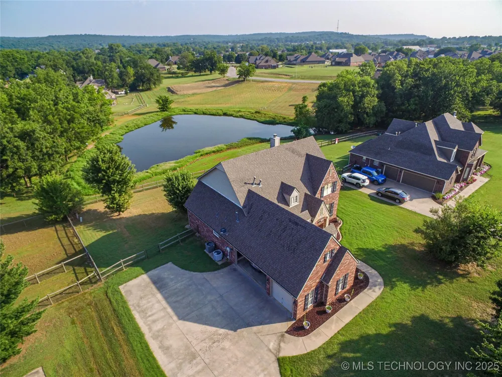 706 S Tallchief Avenue Skiatook, OK 74070