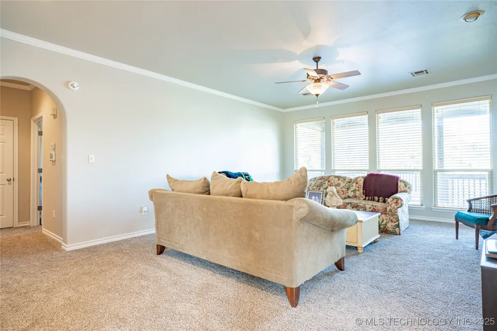 706 S Tallchief Avenue Skiatook, OK 74070