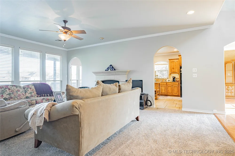 706 S Tallchief Avenue Skiatook, OK 74070