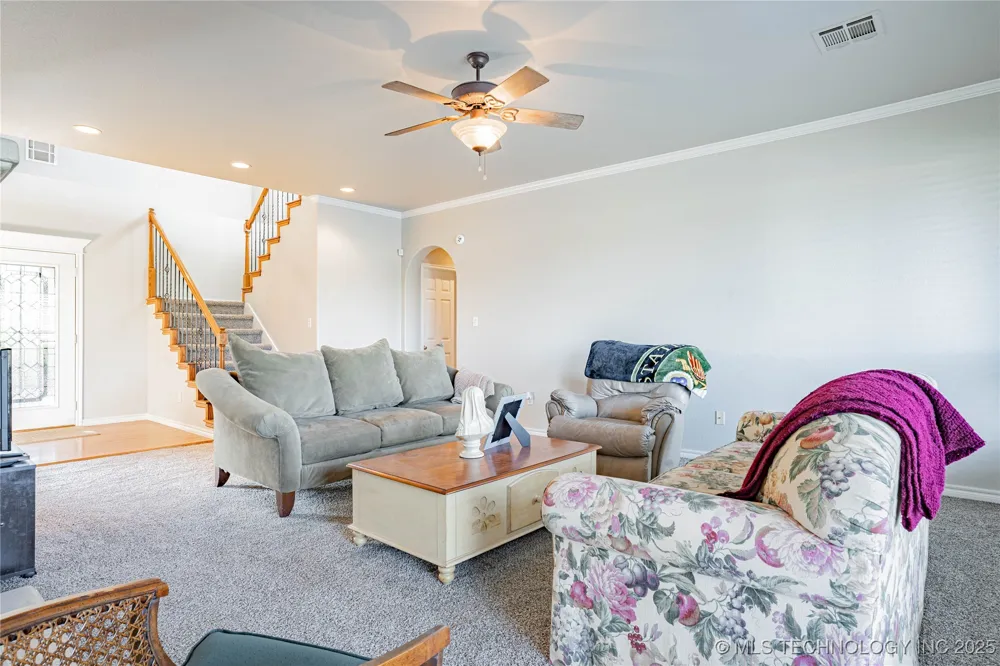 706 S Tallchief Avenue Skiatook, OK 74070