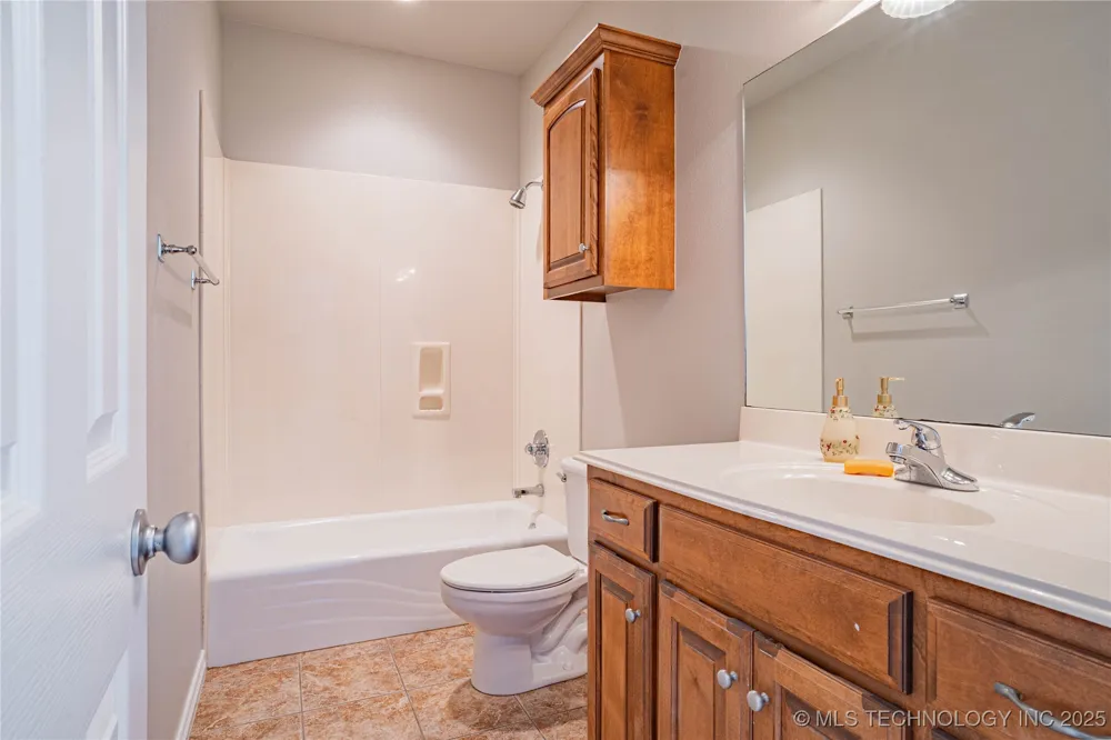 706 S Tallchief Avenue Skiatook, OK 74070