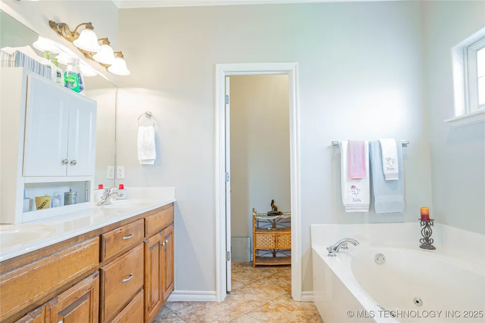 706 S Tallchief Avenue Skiatook, OK 74070