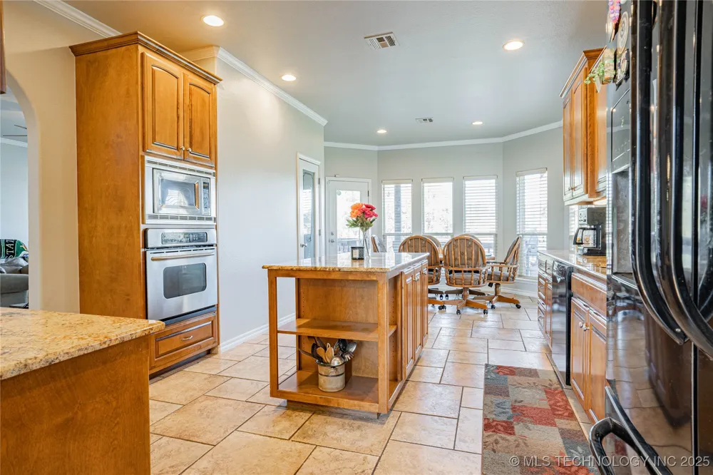 706 S Tallchief Avenue Skiatook, OK 74070