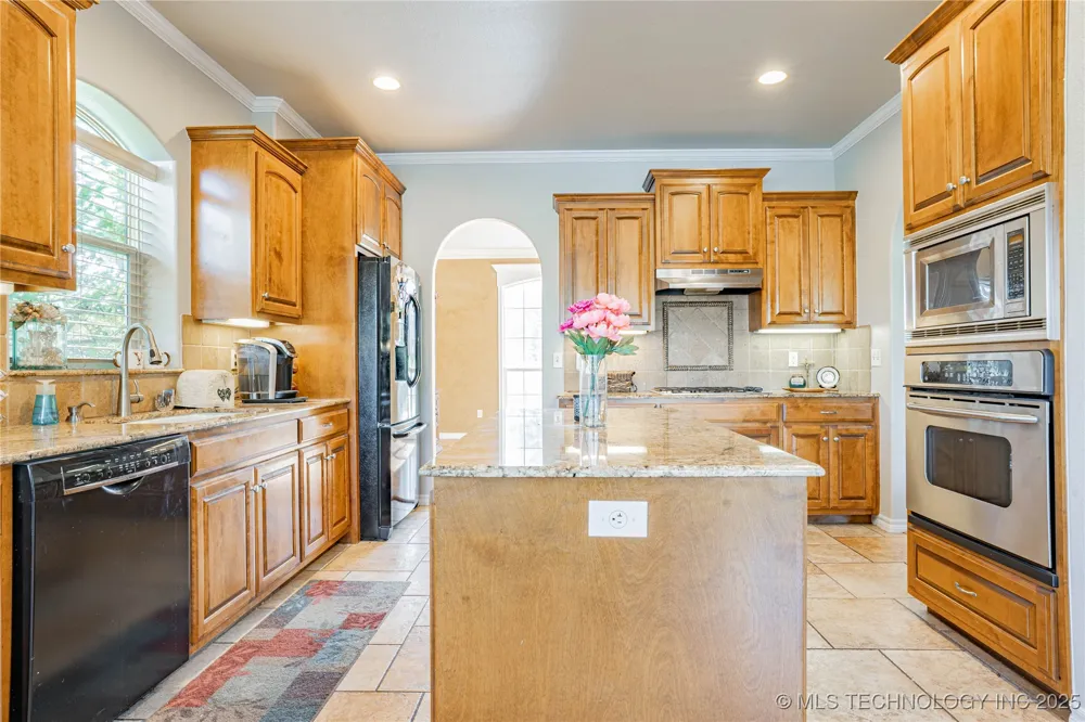 706 S Tallchief Avenue Skiatook, OK 74070