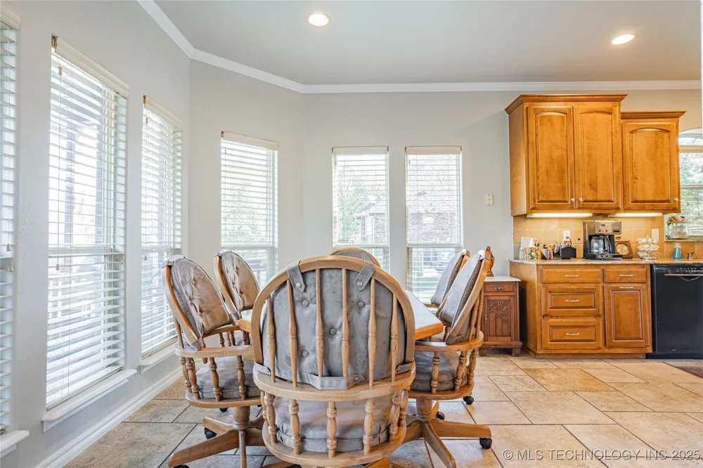 706 S Tallchief Avenue Skiatook, OK 74070