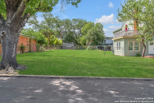 122 W Norwood Ct San Antonio, TX 78212
