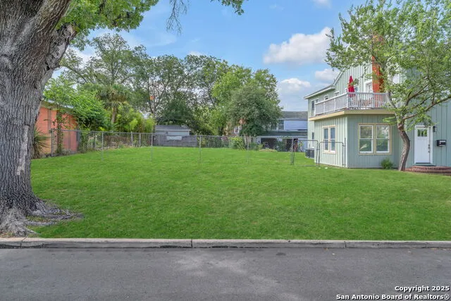 122 W Norwood Ct San Antonio, TX 78212