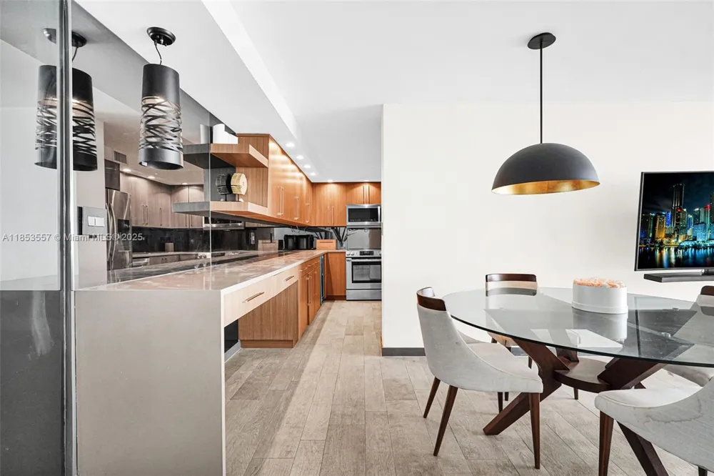 5151 Collins Ave #1519 Miami Beach, FL 33140
