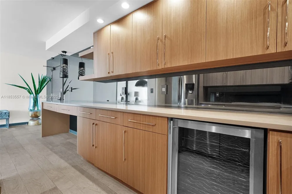 5151 Collins Ave #1519 Miami Beach, FL 33140