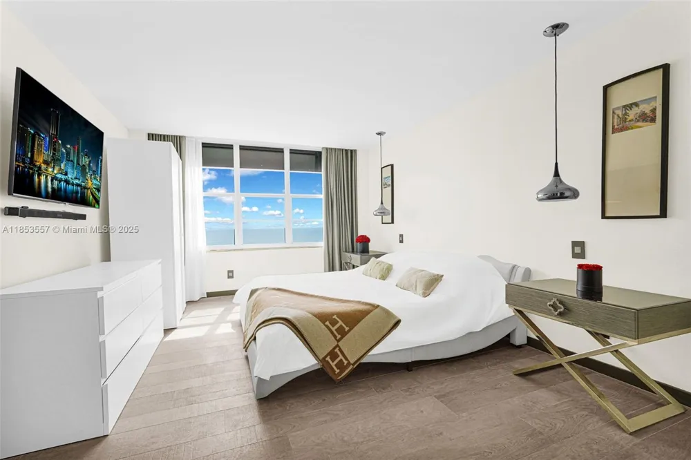 5151 Collins Ave #1519 Miami Beach, FL 33140