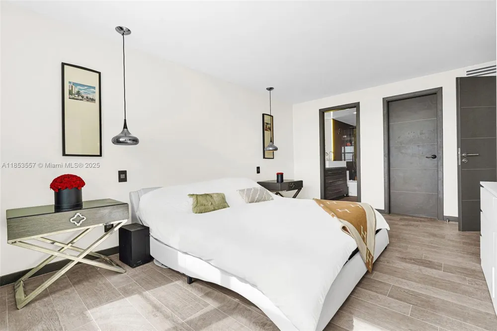 5151 Collins Ave #1519 Miami Beach, FL 33140