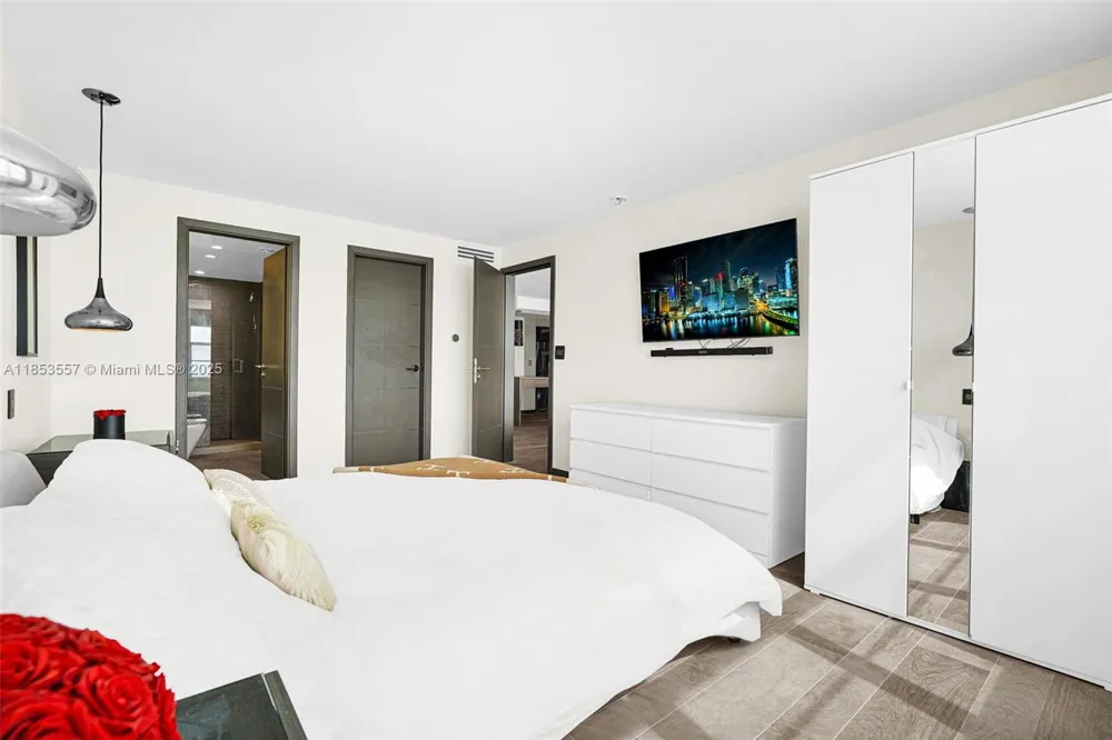 5151 Collins Ave #1519 Miami Beach, FL 33140